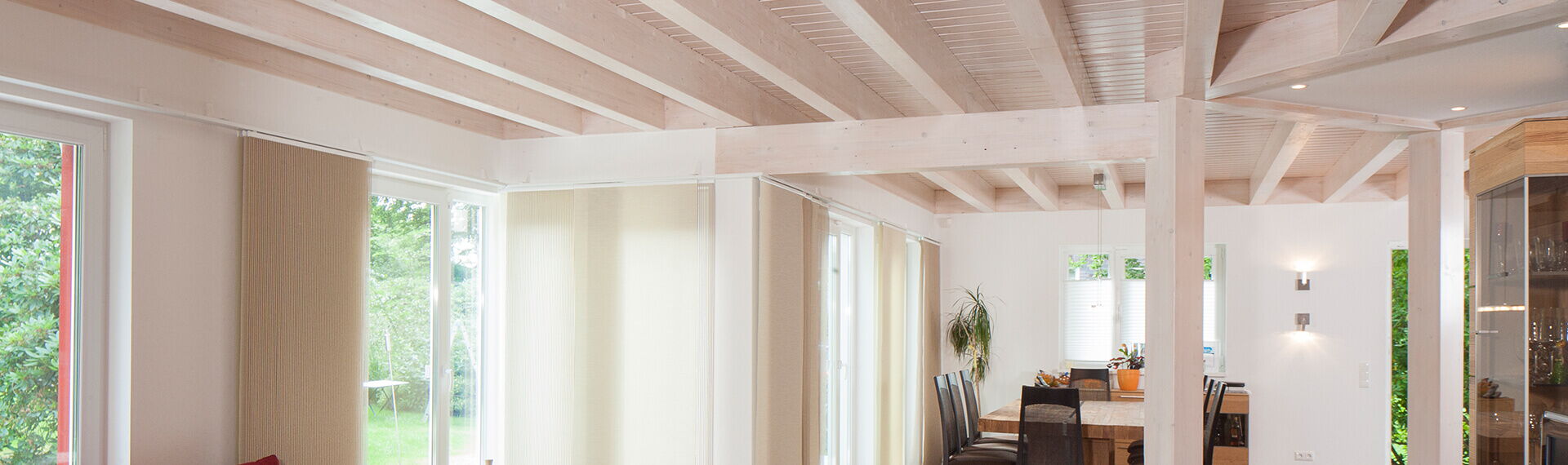 Haus von innen - Holzdecke